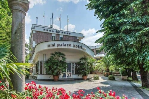 Внешний вид отеля Mini Palace Hotel