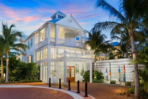 Внешний вид отеля The Marker Key West Harbor Resort
