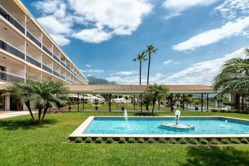 Внешний вид отеля Parador De Nerja