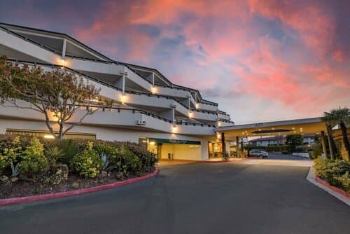 Внешний вид отеля The Encinitan Hotel & Suites