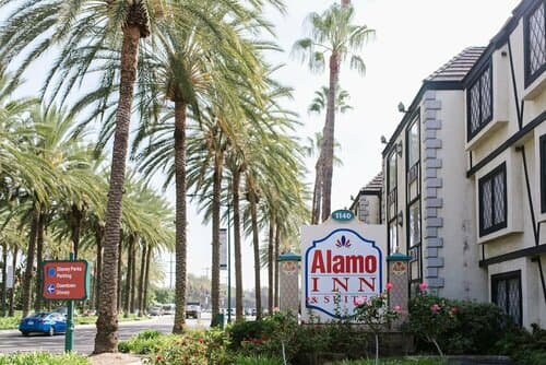 Внешний вид отеля Alamo Inn & Suites