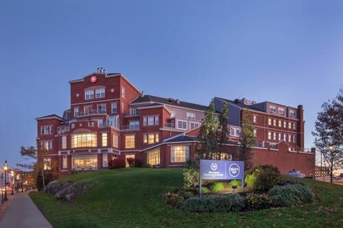 Внешний вид отеля Sheraton Portsmouth Harborside Hotel