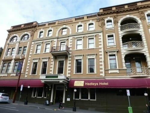 Внешний вид отеля Hadley's Orient Hotel