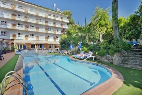 Внешний вид отеля Hotel GHT Neptuno Tossa & VENUS SPA