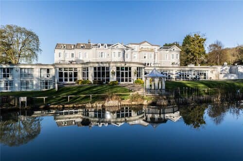 Внешний вид отеля Doubletree by Hilton Cheltenham