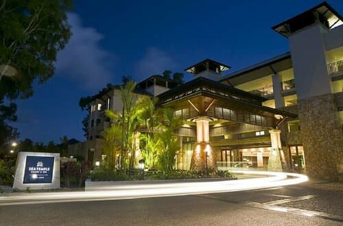 Внешний вид отеля Pullman Palm Cove Sea Temple Resort and SPA