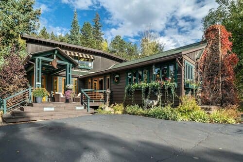 Внешний вид отеля Highland Haven Creekside Inn