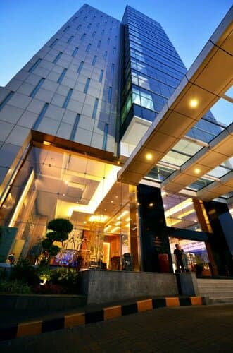 Внешний вид отеля Gumaya Tower Hotel Semarang