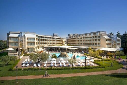 Внешний вид отеля Aminess Maestral Hotel