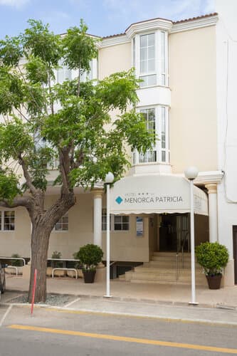 Внешний вид отеля Hotel Menorca Patricia