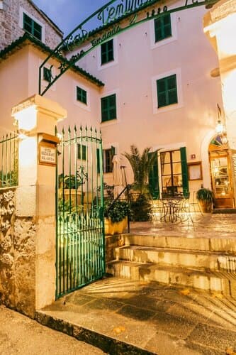 Внешний вид отеля Hotel El Guía
