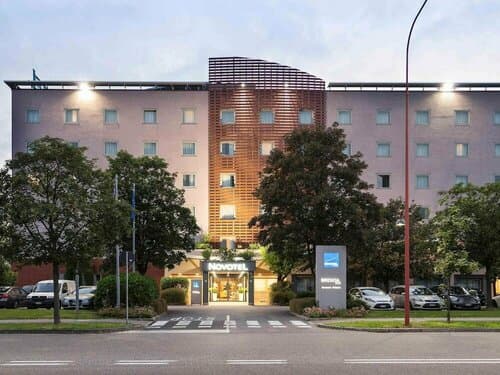 Внешний вид отеля Novotel Brescia 2