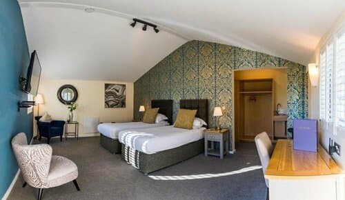 Внешний вид отеля Manor Court Hotel