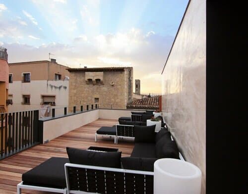 Внешний вид отеля Hotel Raval de la Mar