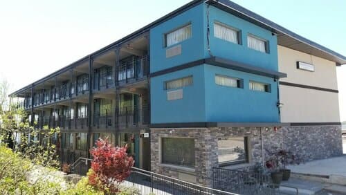 Внешний вид отеля Airport Waterfront Inn