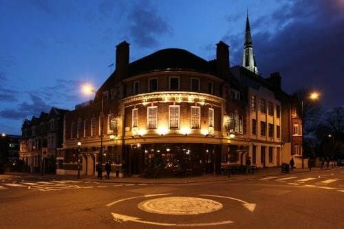 Внешний вид отеля Rose and Crown Stoke Newington