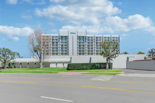 Внешний вид отеля Hilton Irvine Orange County Airport