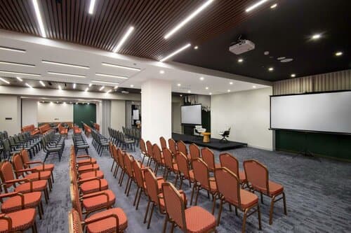 Внешний вид отеля Holiday Inn Yerevan Republic Square