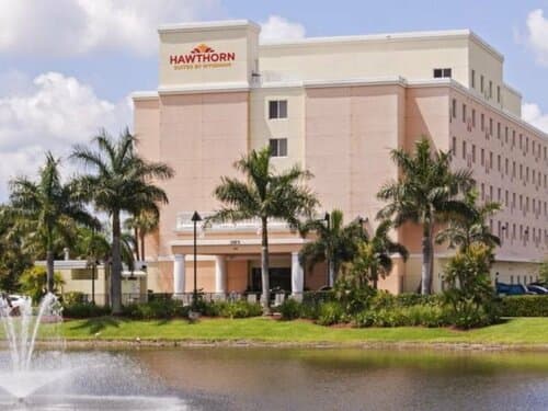 Внешний вид отеля Hawthorn Suites by Wyndham West Palm Beach