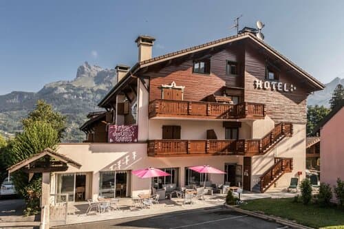 Внешний вид отеля Hotel des 2 Gares