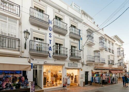 Внешний вид отеля Hostal Luna de Nerja