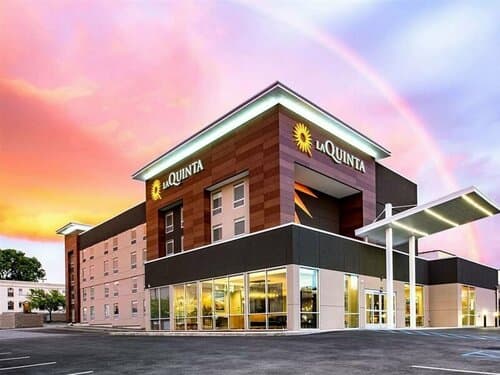 Внешний вид отеля La Quinta Inn & Suites by Wyndham Spokane Downtown